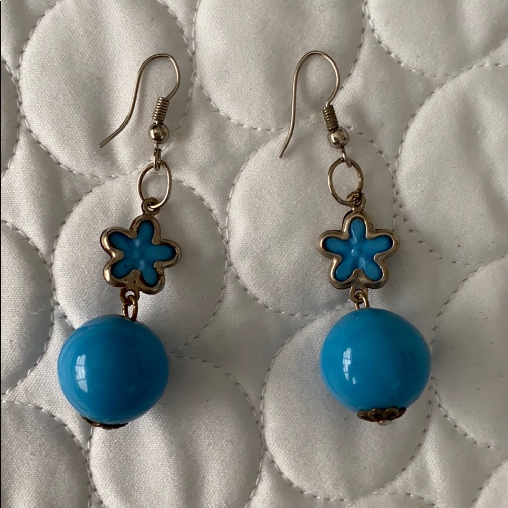 Women Blue beads earrings with flower design blue and silver